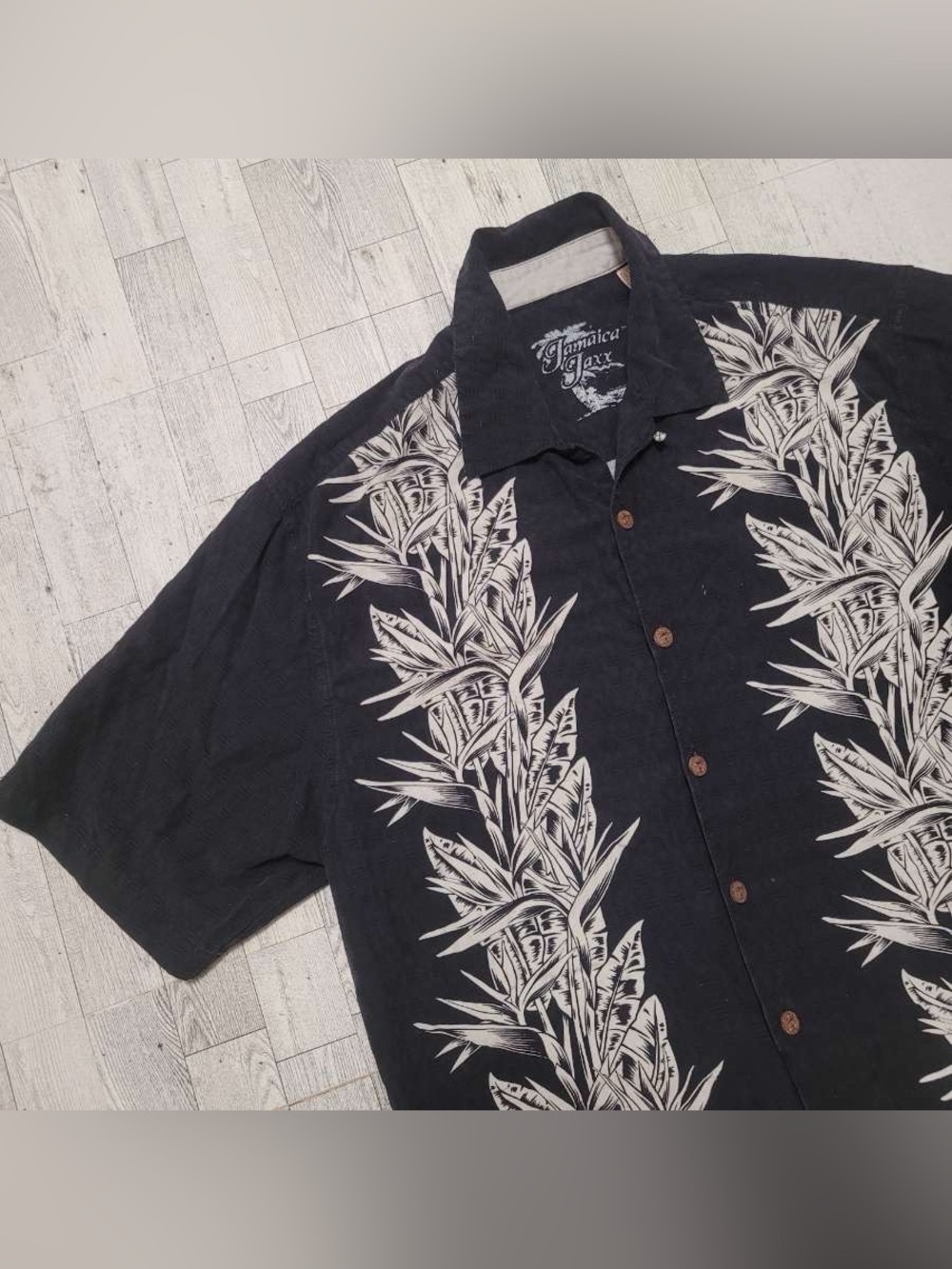 Men's M Jamaica Jaxx 100% Silk Black White Floral Hawaiian Collared Camp Shirt